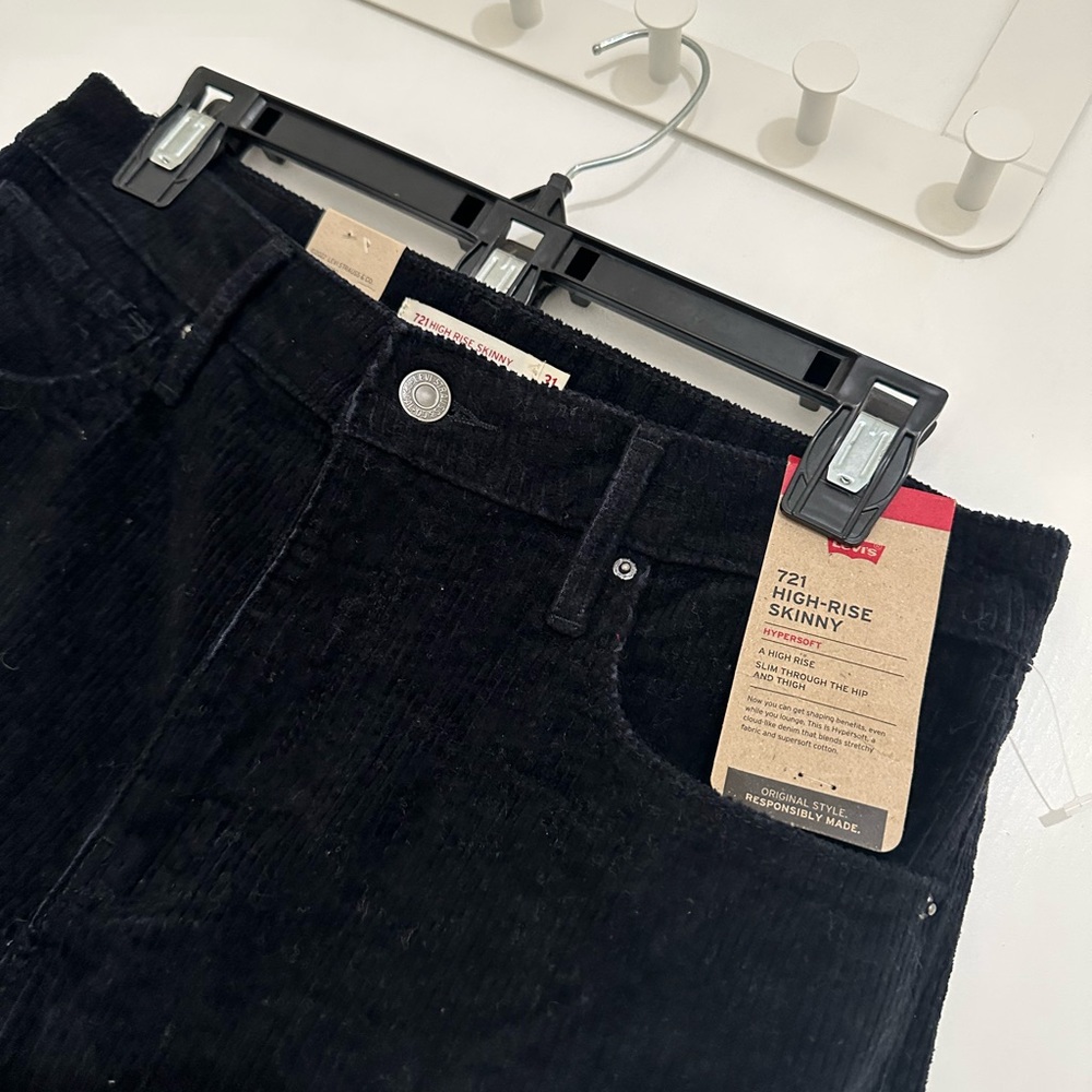 🔥🔥🔥 Levi’s 721 High Rise Corduroy Pants!🔥
